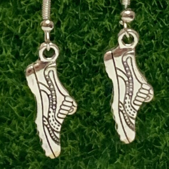 Running Shoe Earring, Marathon Earring, Running Earring, Shoe Earring, Gift Idea - Picture 4 of 6